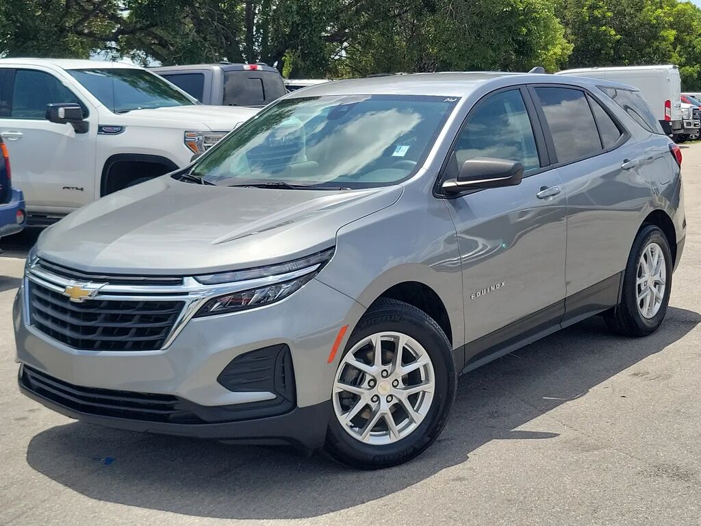 2024 Chevrolet Equinox LS — photo 1 of 16