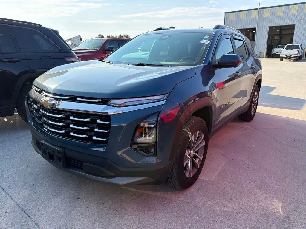 2025 Chevrolet Equinox LT — photo 1 of 13