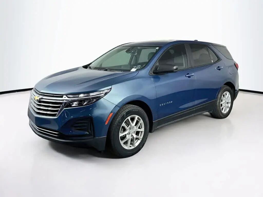 2024 Chevrolet Equinox LS — photo 1 of 13