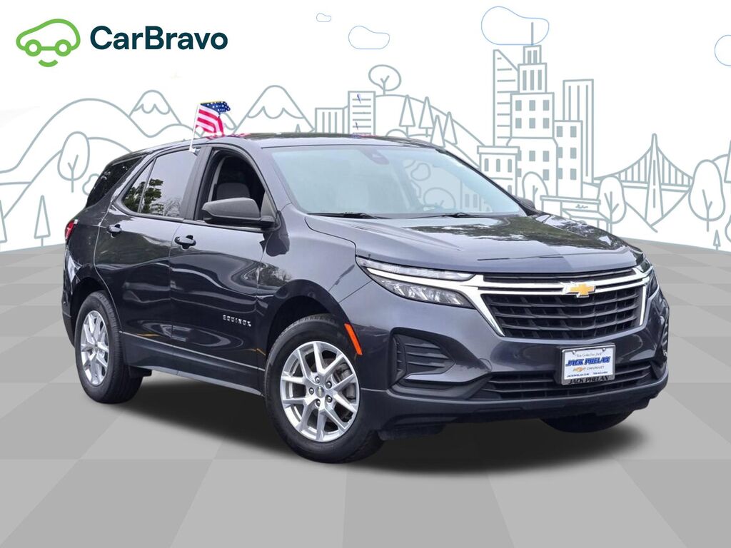 2022 Chevrolet Equinox LS — photo 1 of 6