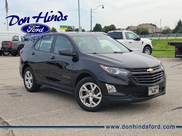 2019 Chevrolet Equinox LS — photo 1 of 39