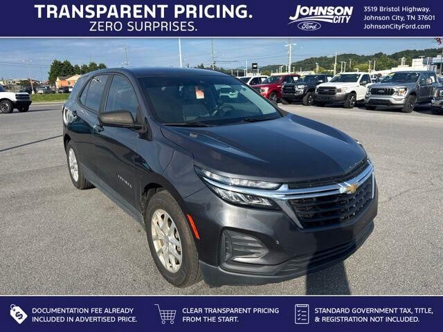2022 Chevrolet Equinox LS — photo 1 of 10