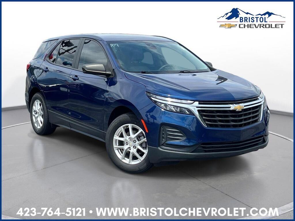 2022 Chevrolet Equinox LS — photo 1 of 12