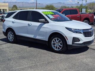 2022 Chevrolet Equinox LS — photo 1 of 12