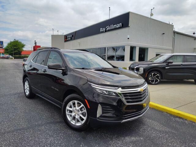 2022 Chevrolet Equinox LT — photo 1 of 8