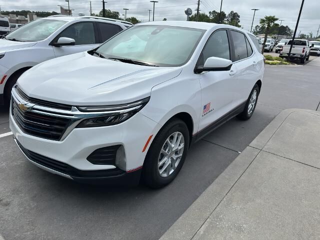 2022 Chevrolet Equinox LT — photo 1 of 4