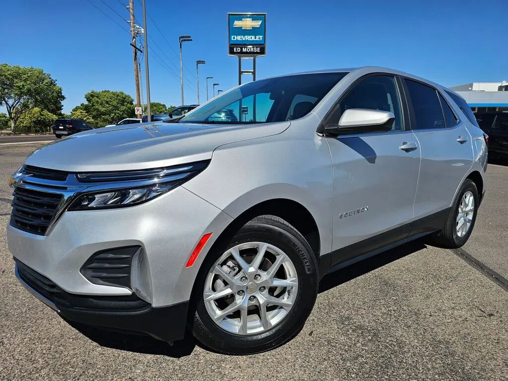 2022 Chevrolet Equinox LT — photo 1 of 26