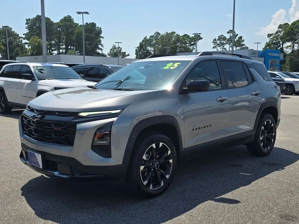 2025 Chevrolet Equinox RS — photo 1 of 13