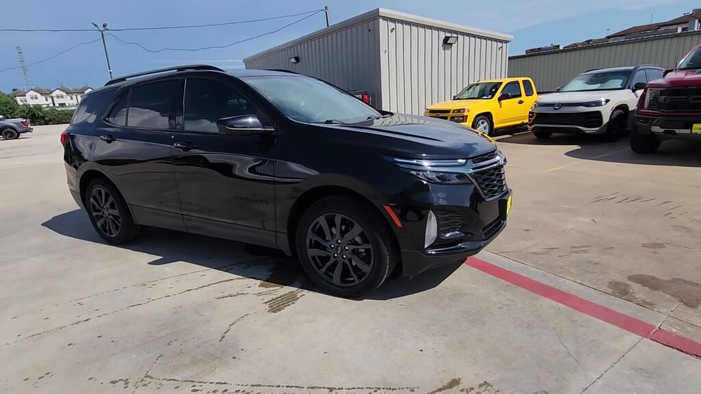 2023 Chevrolet Equinox RS — photo 1 of 7