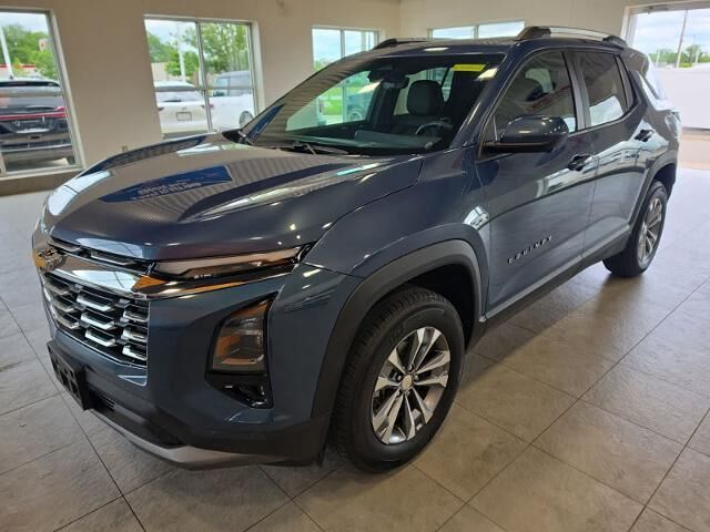 2025 Chevrolet Equinox LT — photo 1 of 13