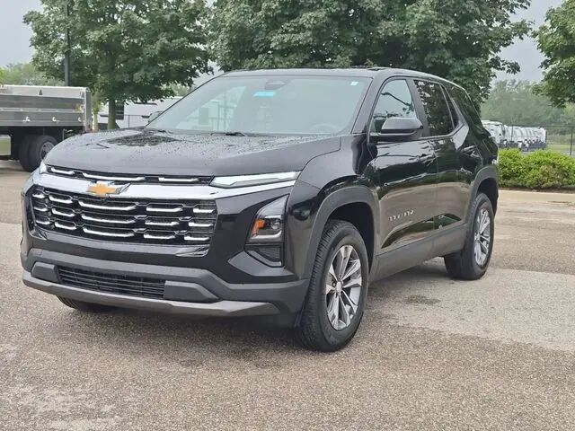 2025 Chevrolet Equinox LT — photo 1 of 50