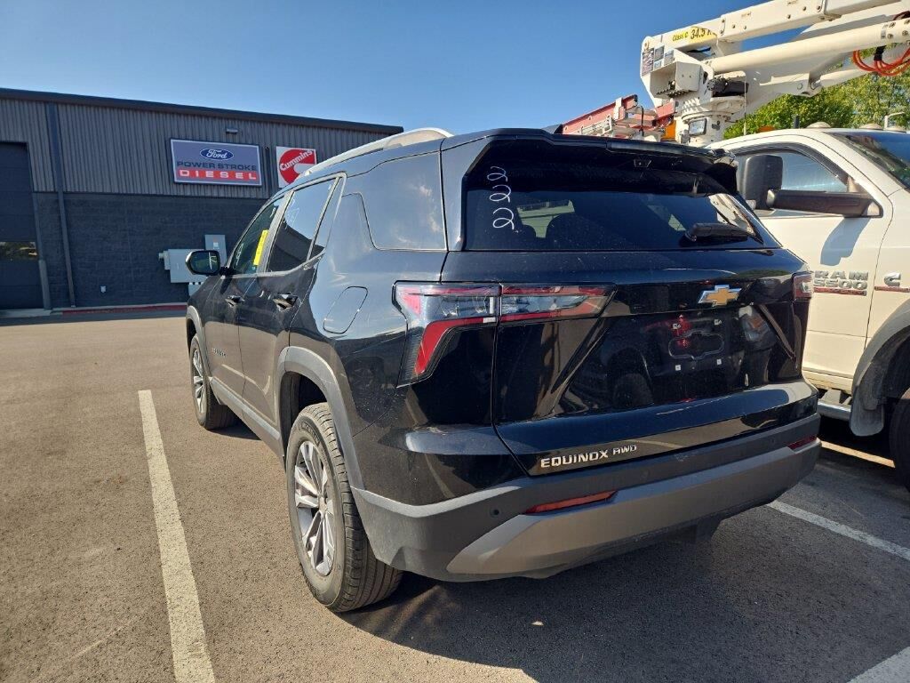 2025 Chevrolet Equinox LT — photo 1 of 12