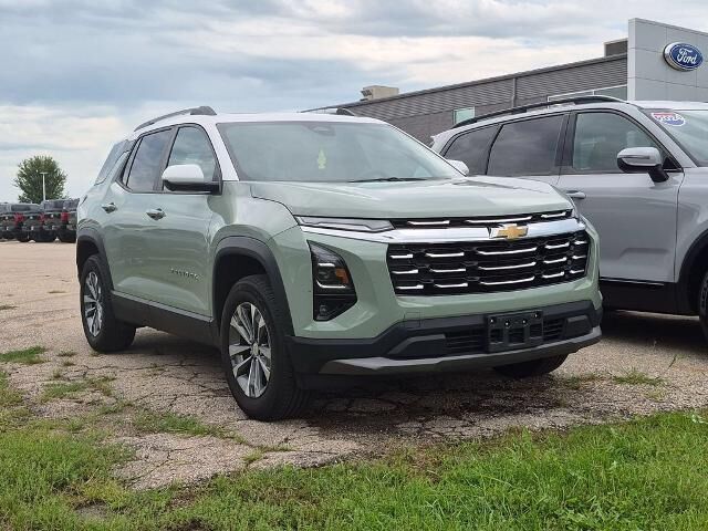 2025 Chevrolet Equinox LT — photo 1 of 6