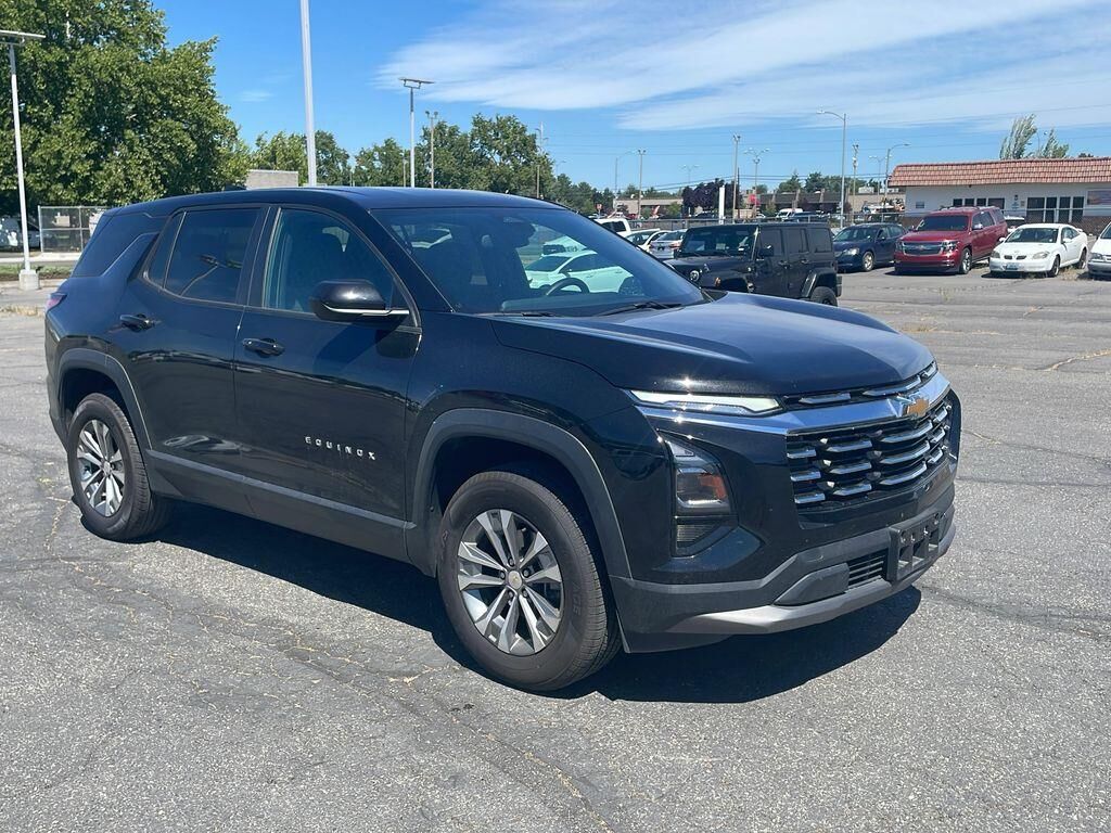 2025 Chevrolet Equinox LT — photo 1 of 26
