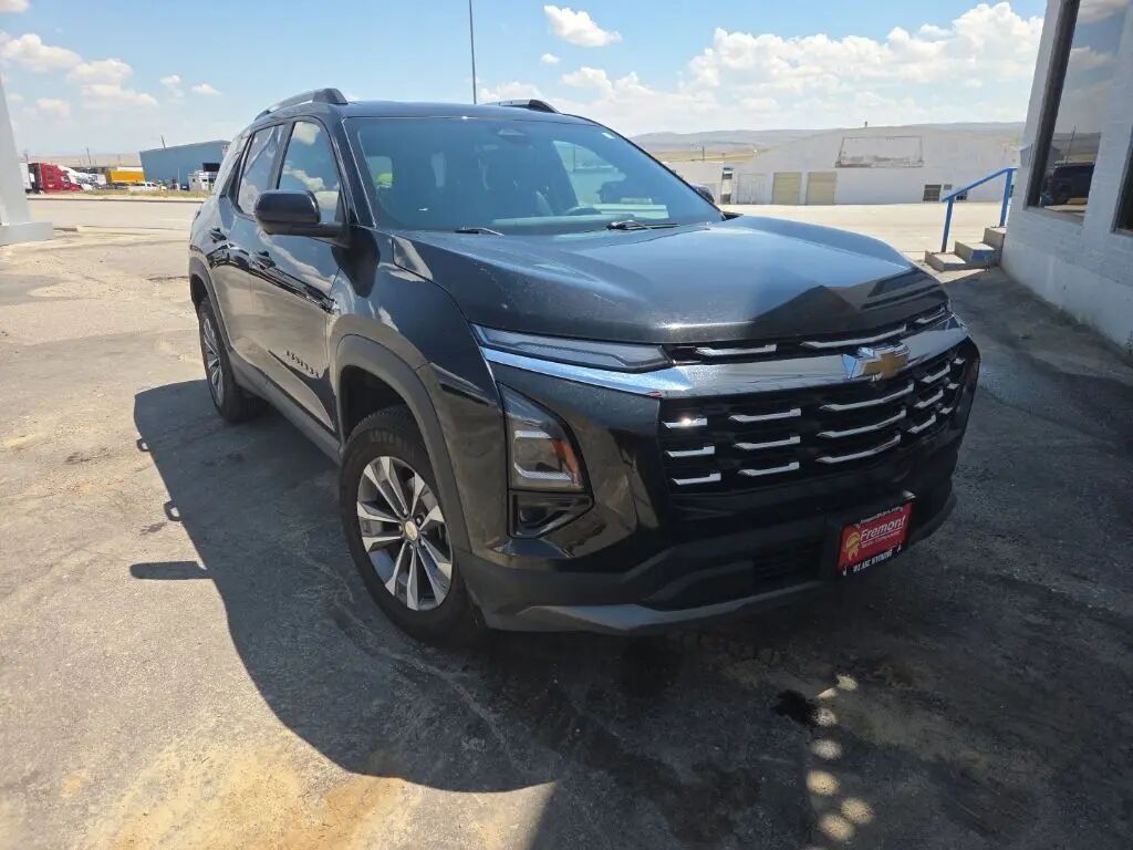 2025 Chevrolet Equinox LT — photo 1 of 34