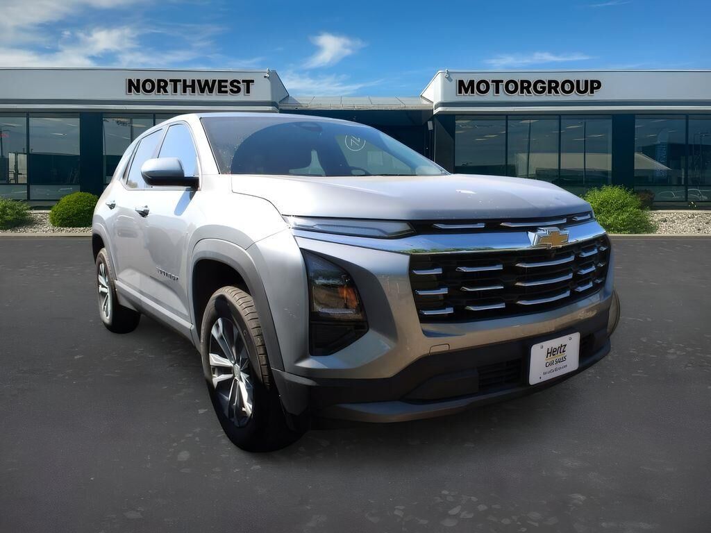 2025 Chevrolet Equinox LT — photo 1 of 12