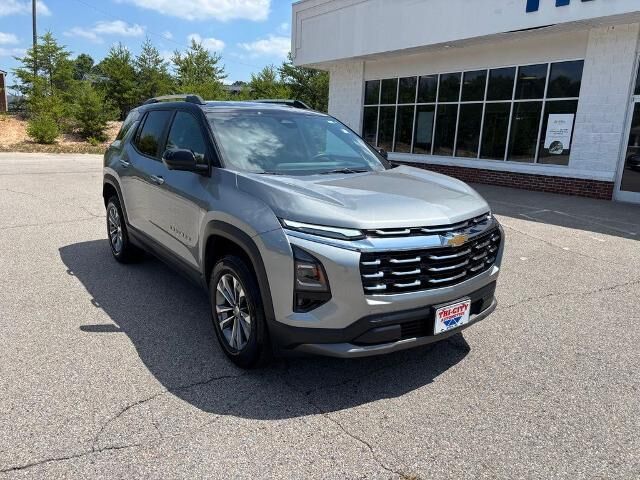 2025 Chevrolet Equinox LT — photo 1 of 13