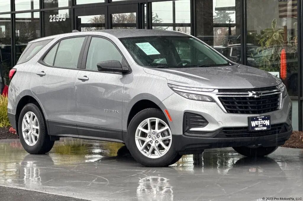 2024 Chevrolet Equinox LS — photo 1 of 13