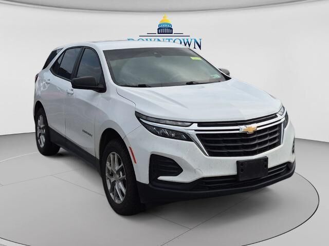 2024 Chevrolet Equinox LS — photo 1 of 39