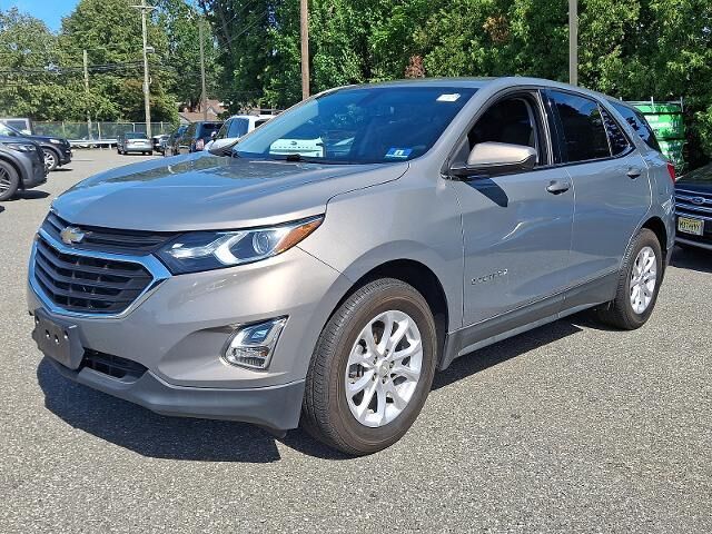 2018 Chevrolet Equinox LT — photo 1 of 12