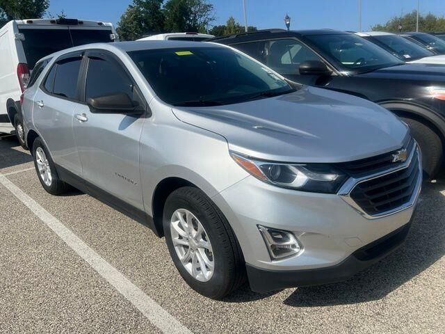 2020 Chevrolet Equinox LS — photo 1 of 40