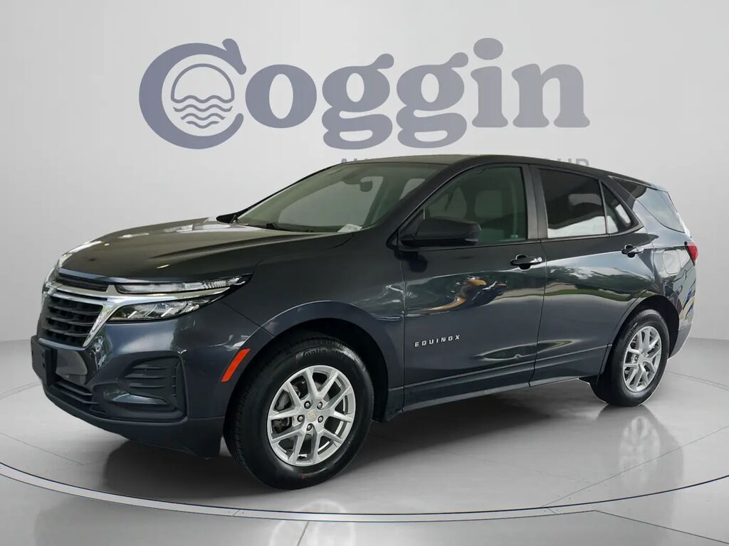 2022 Chevrolet Equinox LS — photo 1 of 13