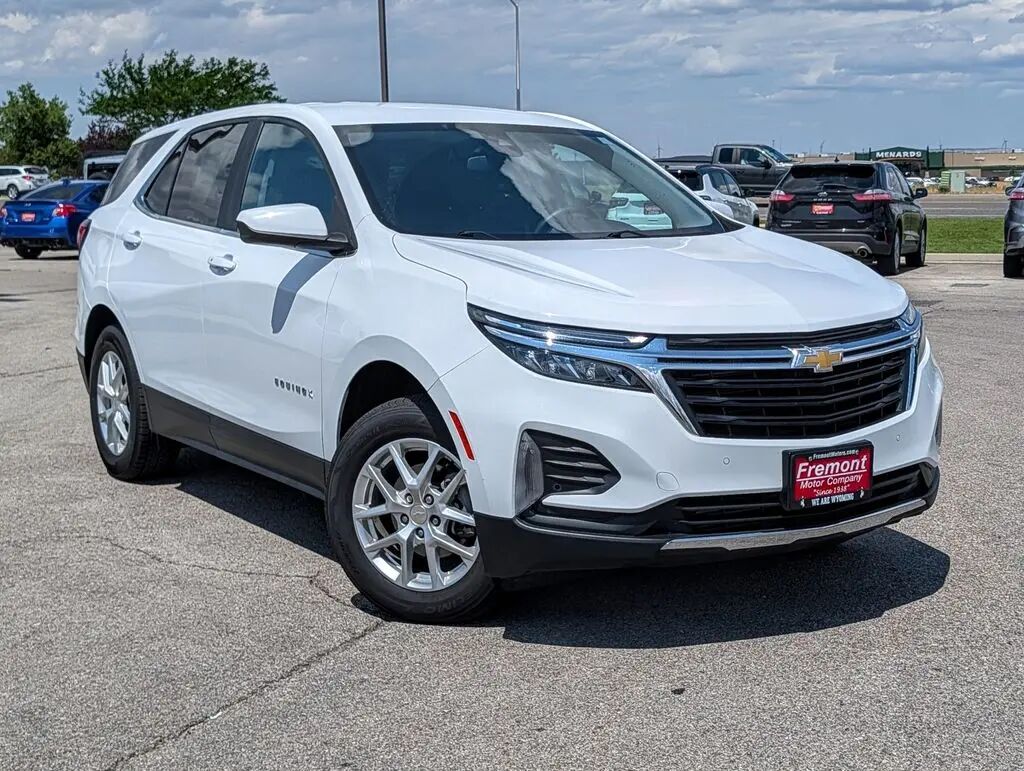 2024 Chevrolet Equinox LT — photo 1 of 33