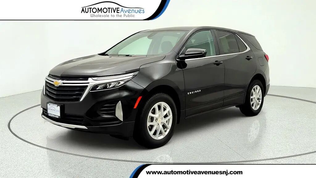 2023 Chevrolet Equinox LT — photo 1 of 26