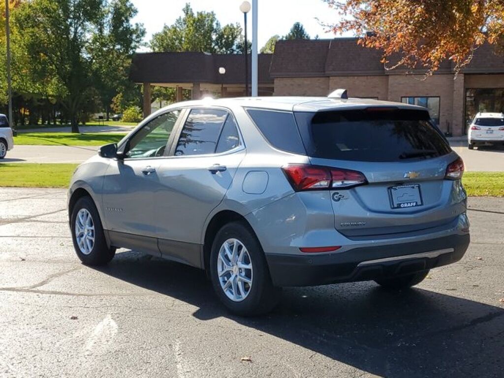 2024 Chevrolet Equinox LT — photo 1 of 6