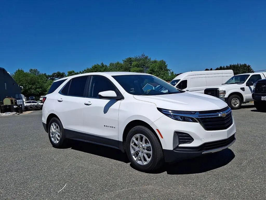 2024 Chevrolet Equinox LT — photo 1 of 13