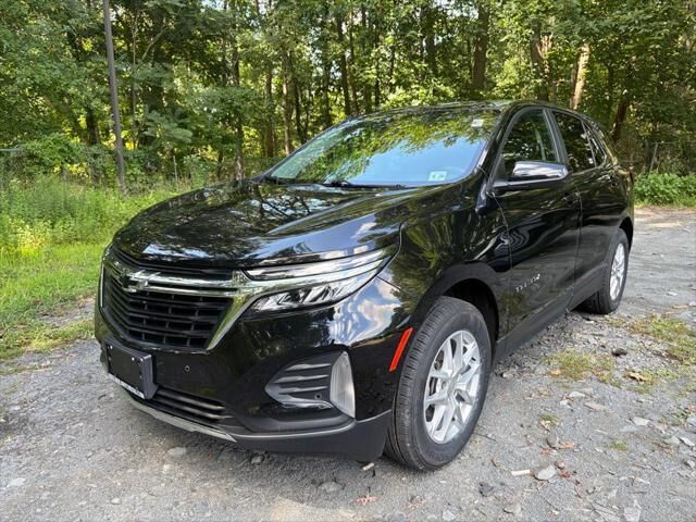 2024 Chevrolet Equinox LT — photo 1 of 13