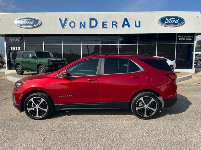 2022 Chevrolet Equinox LT — photo 1 of 24