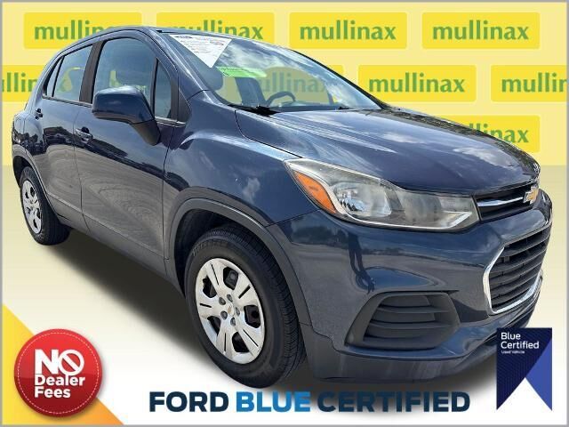 2019 Chevrolet Trax LS — photo 1 of 36