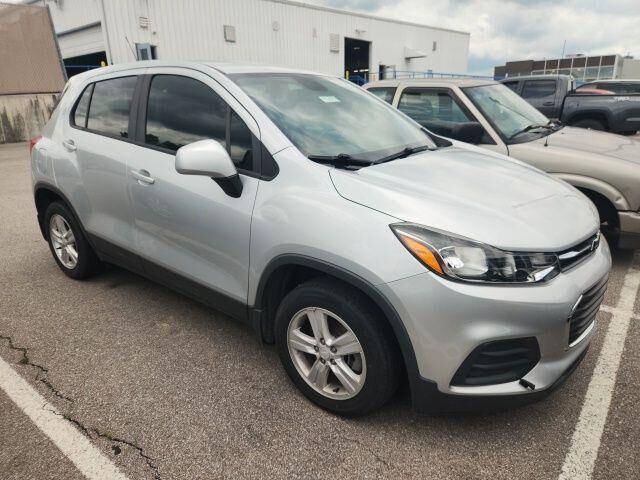 2020 Chevrolet Trax LS — photo 1 of 11