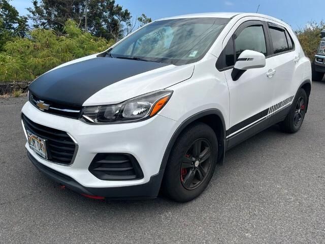 2020 Chevrolet Trax LS — photo 1 of 13
