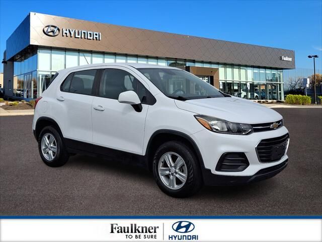 2018 Chevrolet Trax LS — photo 1 of 28