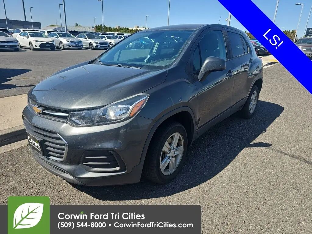 2020 Chevrolet Trax LS — photo 1 of 10