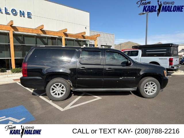 2008 Chevrolet Suburban LT — photo 1 of 17