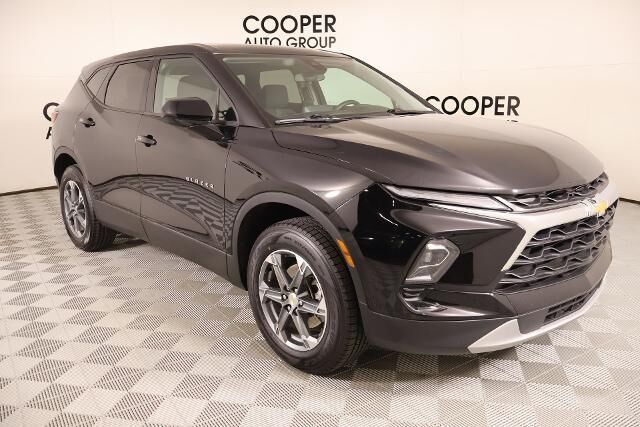 2025 Chevrolet Blazer LT — photo 1 of 39