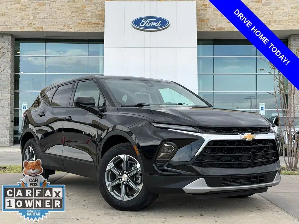 2025 Chevrolet Blazer LT — photo 1 of 13