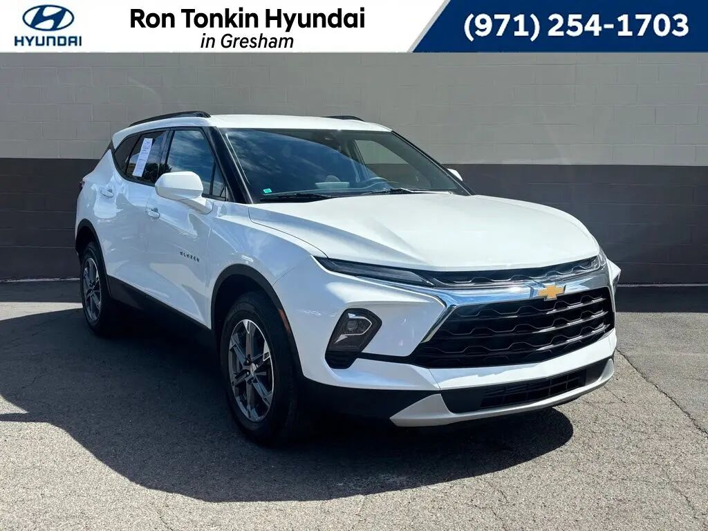 2024 Chevrolet Blazer LT — photo 1 of 13