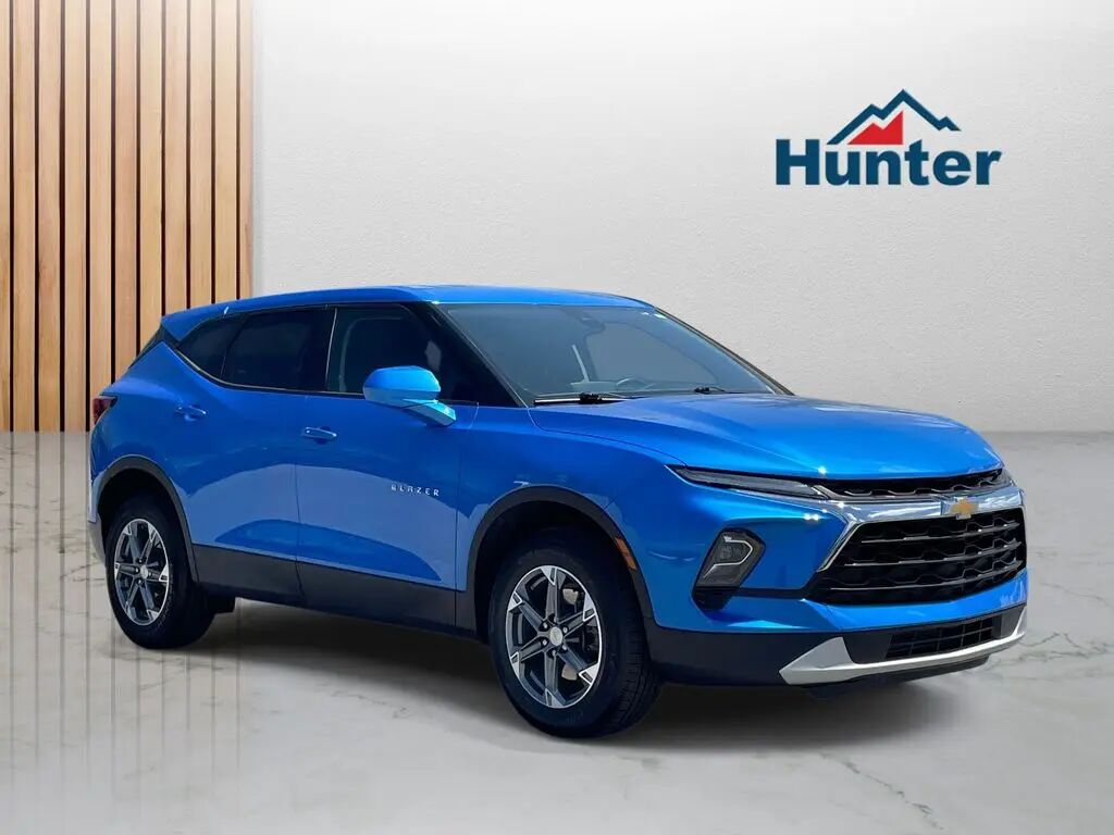 2024 Chevrolet Blazer LT — photo 1 of 40