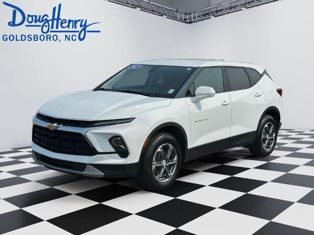 2025 Chevrolet Blazer LT — photo 1 of 13