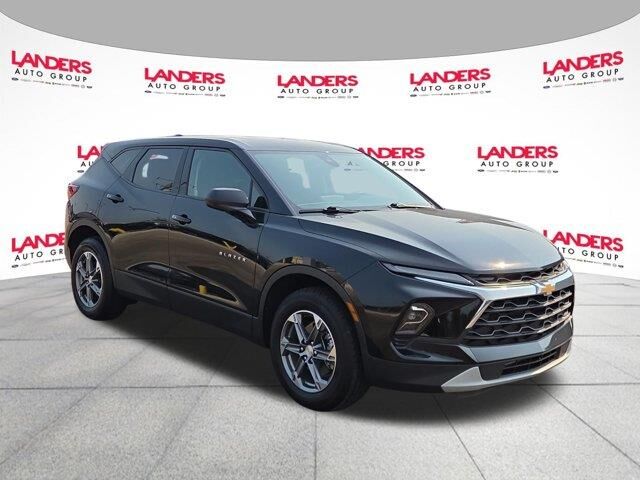 2025 Chevrolet Blazer LT — photo 1 of 15