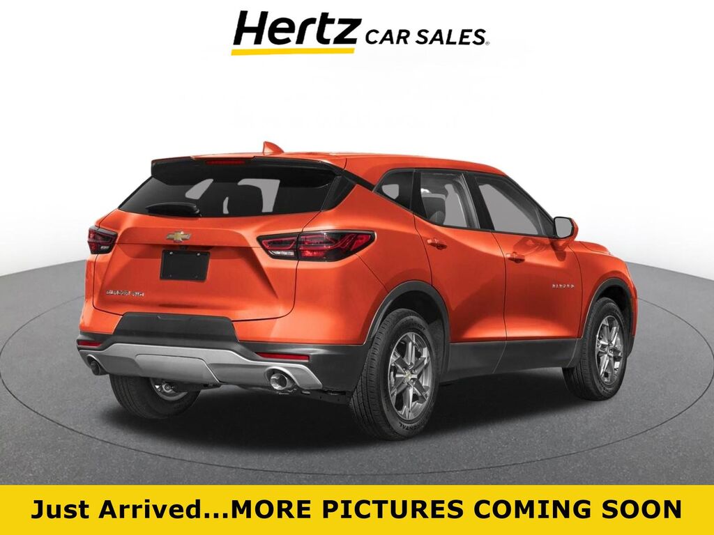 2025 Chevrolet Blazer LT — photo 1 of 14