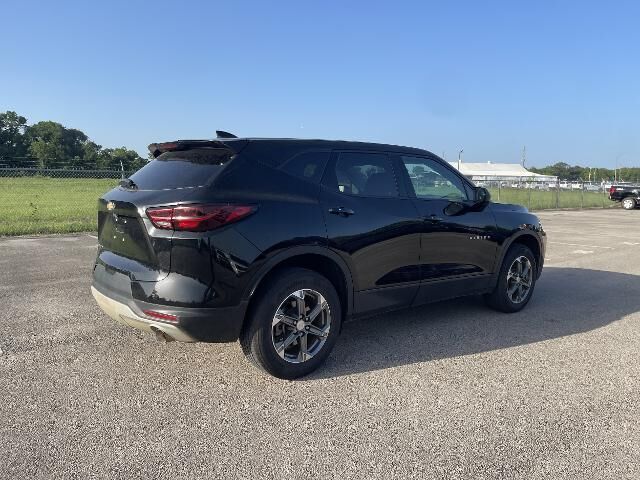 2023 Chevrolet Blazer LT — photo 1 of 22