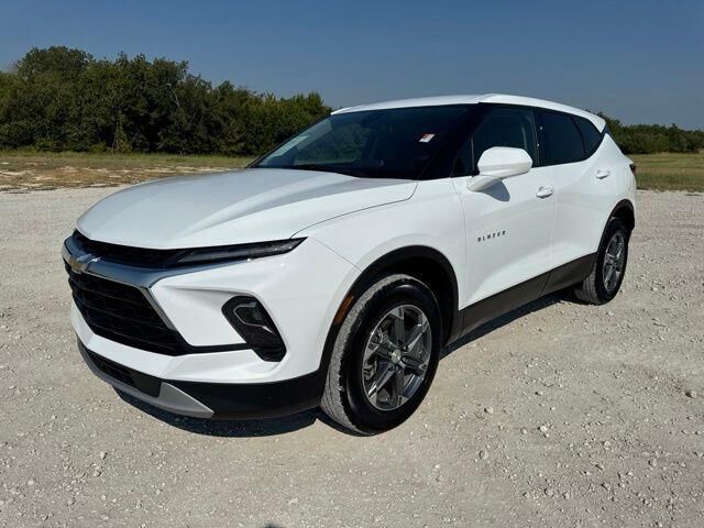 2025 Chevrolet Blazer LT — photo 1 of 13