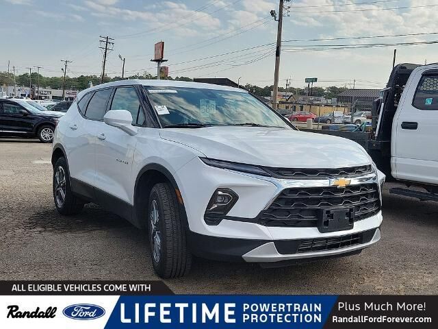 2025 Chevrolet Blazer LT — photo 1 of 10