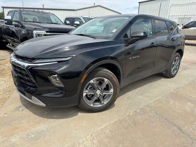 2025 Chevrolet Blazer LT — photo 1 of 13