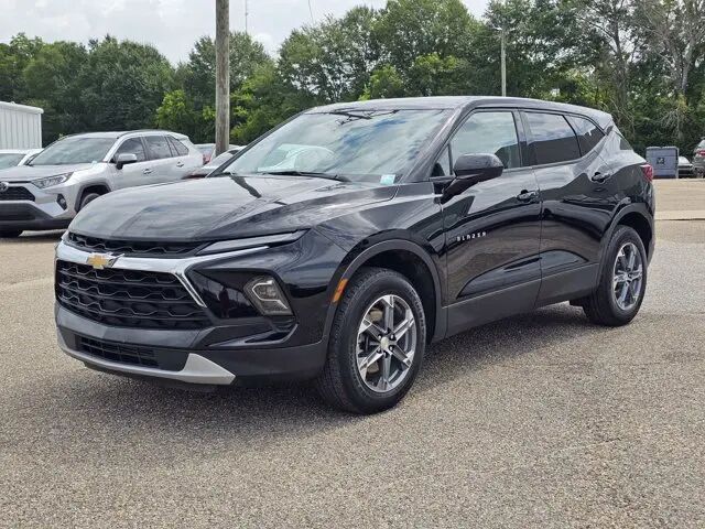 2025 Chevrolet Blazer LT — photo 1 of 13